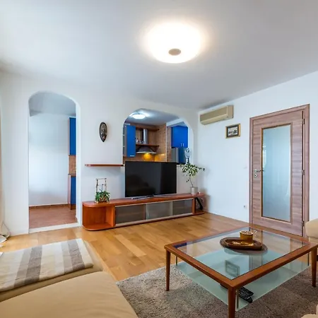 Oceania Apartment *