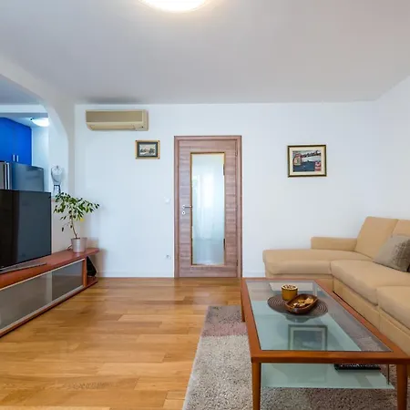 Oceania Apartment