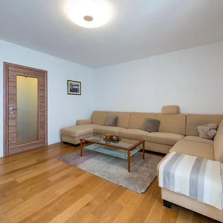 Oceania Apartman *